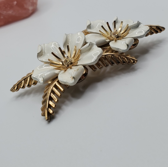 Trifari white gold enamel flower brooch RARE HTF 50's 60's signed vintage estate - Picture 5 of 16